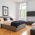 Vibrant 3Br Near Akh Hospital - Perfect For Groups