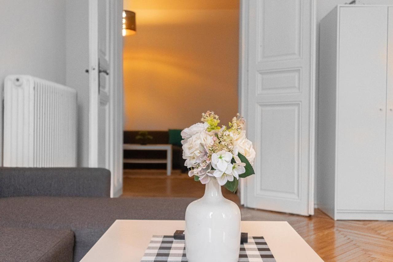 Vibrant 3br Near Akh Hospital - Perfect For Groups * Viena