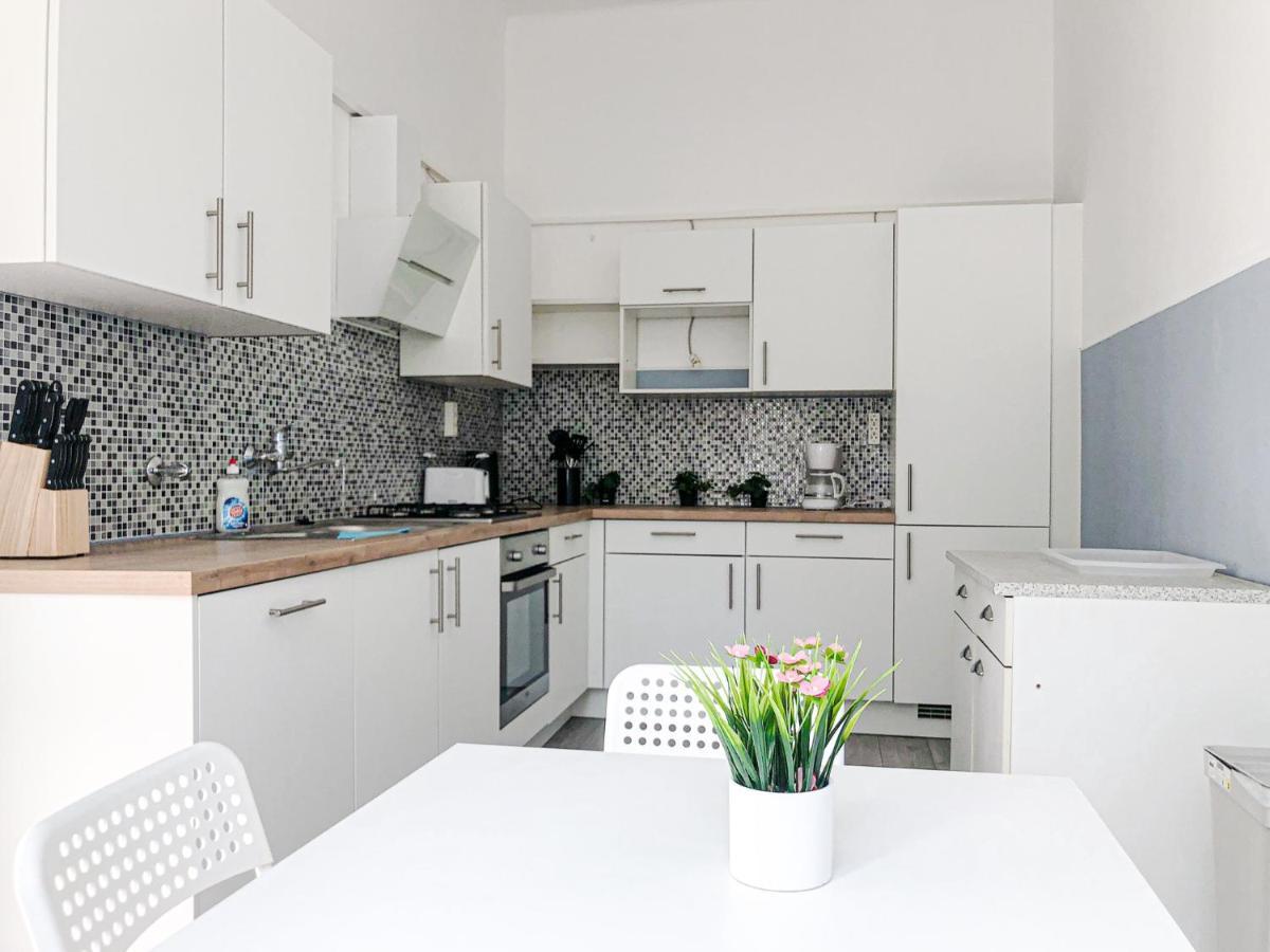 Vibrant 3br Near Akh Hospital - Perfect For Groups Apartament *